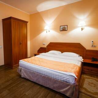 Гостиница Анкор Благовещенск Одноместный стандарт (одна двуспальная кровать)-1