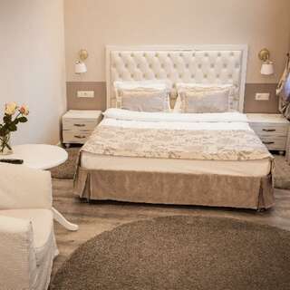 Гостиница Анкор Благовещенск Полулюкс (двуспальная кровать)-1